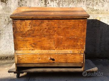 Antica madia veneta in legno di abete e larice