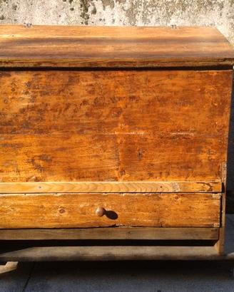 Antica madia veneta in legno di abete e larice
