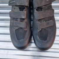 scarpe e pompa per ruote bicicletta