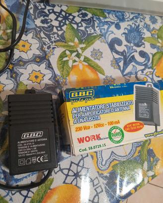 Alimentatore e stabilizzatore per antenna TV