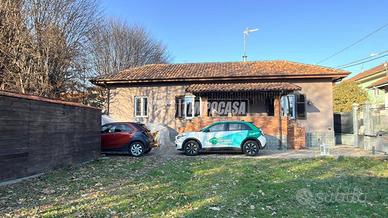 ALPIGNANO, VIA DIAZ - VILLA INDIPENDENTE CON GIARD