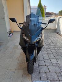 TMAX 560