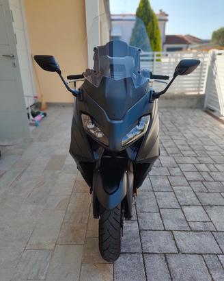 TMAX 560