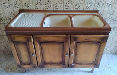 MOBILE IN LEGNO A TRE ANTE CON LAVELLO IN CERAMICA