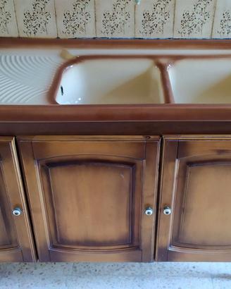 MOBILE IN LEGNO A TRE ANTE CON LAVELLO IN CERAMICA