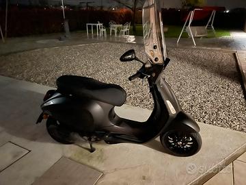 vespa 50 sprint notte