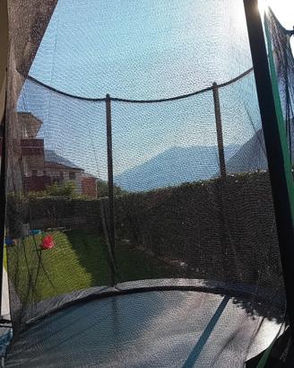 tappeto elastico trampolino per saltare