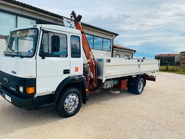 Iveco 115 17 con cassone fisso e gru