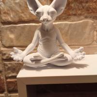 statuetta  gatto che medita