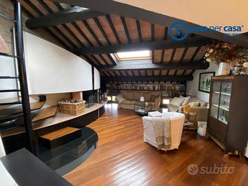 Appartamento arredato con soppalchi e garage