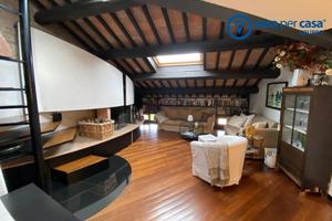Appartamento arredato con soppalchi e garage