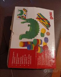 Goki coccodrillo in equilibrio 