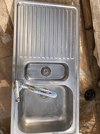 Lavandino inox con RUBINETTO Estraibile