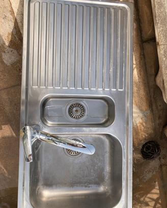 Lavandino inox con RUBINETTO Estraibile
