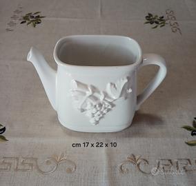 Caffettiera in ceramica bianca 