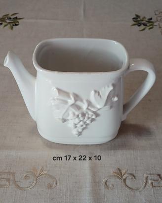Caffettiera in ceramica bianca 