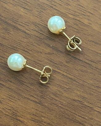 Orecchini in oro con perle