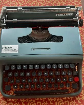 Macchina da scrivere Olivetti Lettera 22