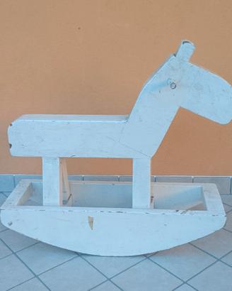 cavallino a dondolo in legno vintage 
