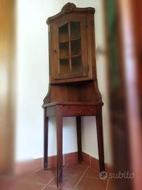 Mobiletto angolare con tavolino