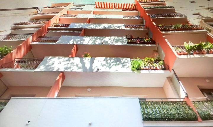 Via Sant' Anastasio ( Zona Commerciale bassa )