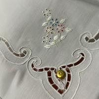 Lenzuola ricamato a mano