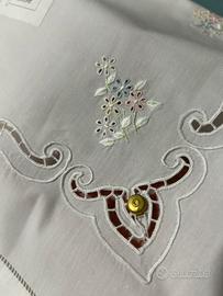 Lenzuola ricamato a mano