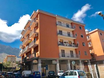 Ufficio ristrutturato,ingresso autonomo- V.Talamo