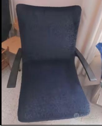 Divano, poltrone e puffo blu velluto