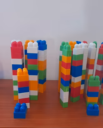 Costruzioni colorate per bambini (stile mega bloks