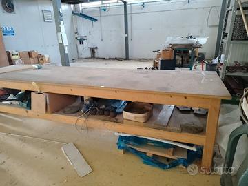 Tavolo in legno da lavoro industriale o da taglio