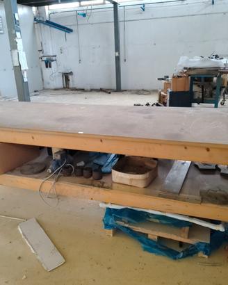 Tavolo in legno da lavoro industriale o da taglio