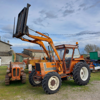 Trattore fiat 680 dt con pala