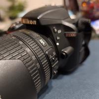 reflex Nikon D3300 con obiettivo Nikkor e custodia