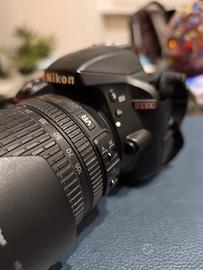reflex Nikon D3300 con obiettivo Nikkor e custodia