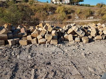 Blocchi in pietra di sabucina