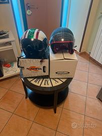 2 caschi di marca. Kappa - Moschino