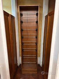 Scarpiera in legno elegante