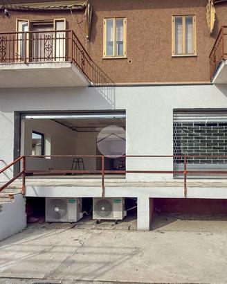 NEGOZIO A PORTO MANTOVANO