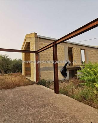 2 Strutture indipendenti di 170mq cad con giardino