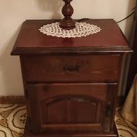 Comodino in legno massello 