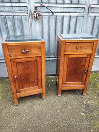 Vecchi comodini primi 900 in legno antichi rustici