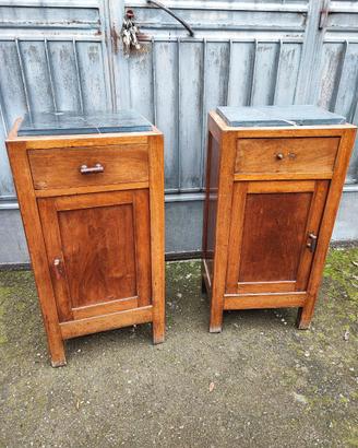 Vecchi comodini primi 900 in legno antichi rustici