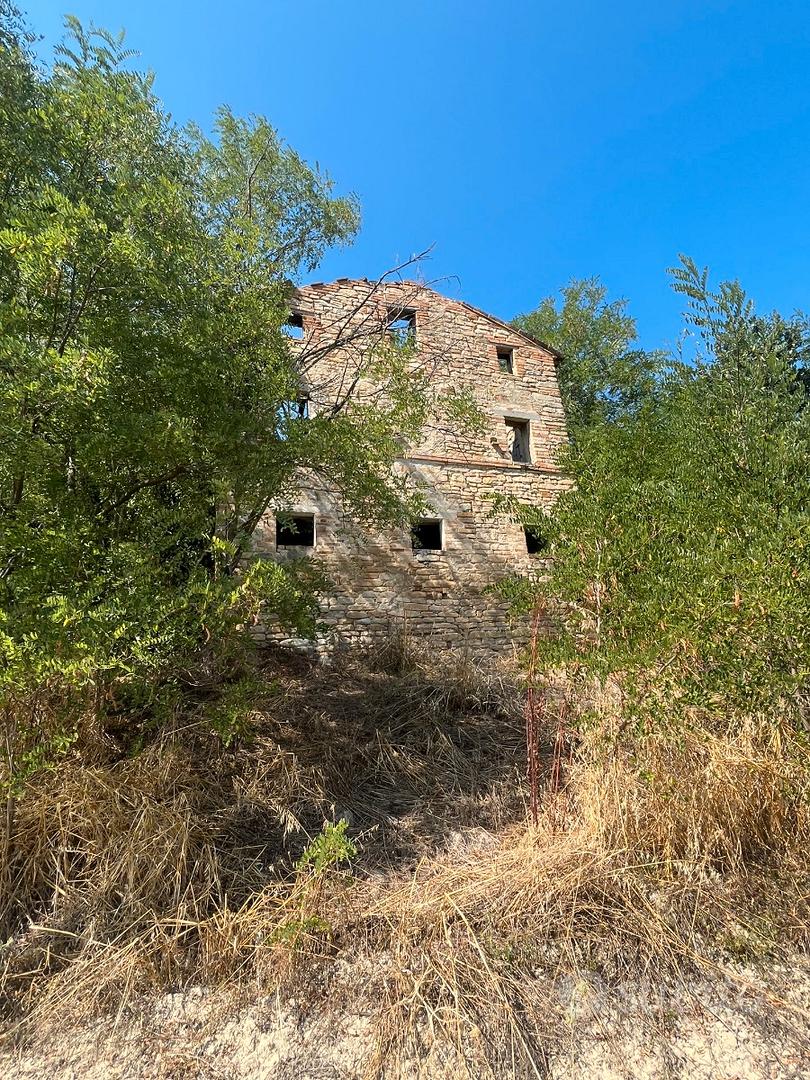 2 casali collabenti + 7 ettari terreno Montelparo - Vista 2