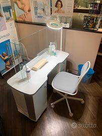 Tavolino per manicure