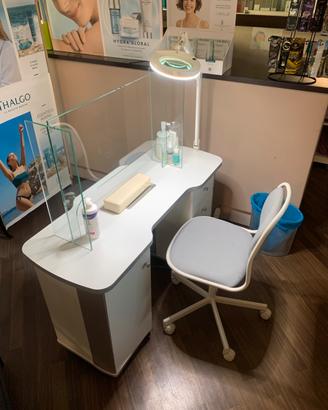 Tavolino per manicure