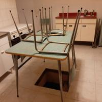 Tavolo da cucina e 6 sedie - E60