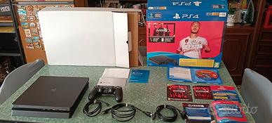PS4 Slim  1TB  Versione  FIFA 20  con gioco