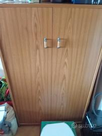 Mobile in legno con 2 sportelli appendi roba