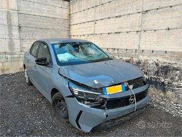 Opel Corsa 1.2 Edition 2024 sinistrata incidentata
